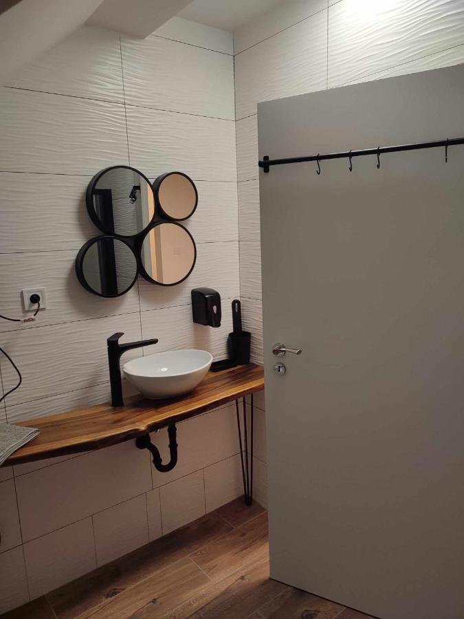 Apartman Tulipan Hnusta Exterior foto