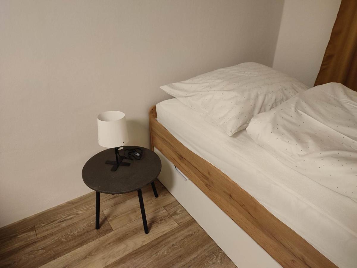 Apartman Tulipan Hnusta Exterior foto