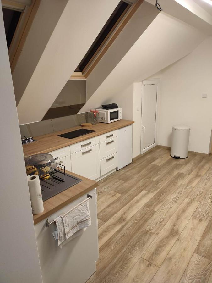 Apartman Tulipan Hnusta Exterior foto