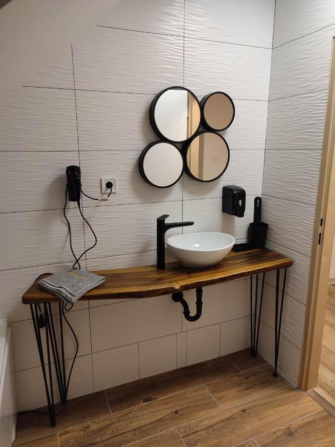 Apartman Tulipan Hnusta Exterior foto