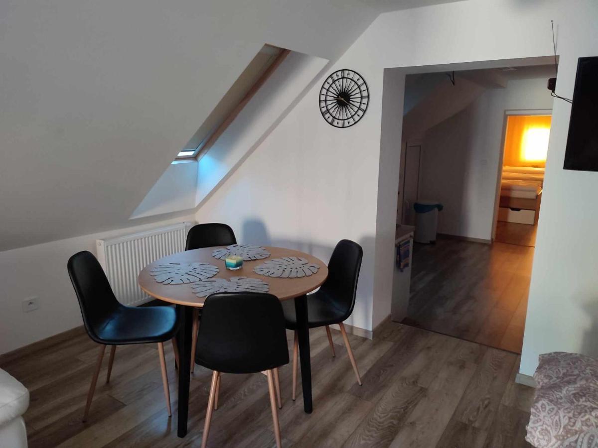 Apartman Tulipan Hnusta Exterior foto