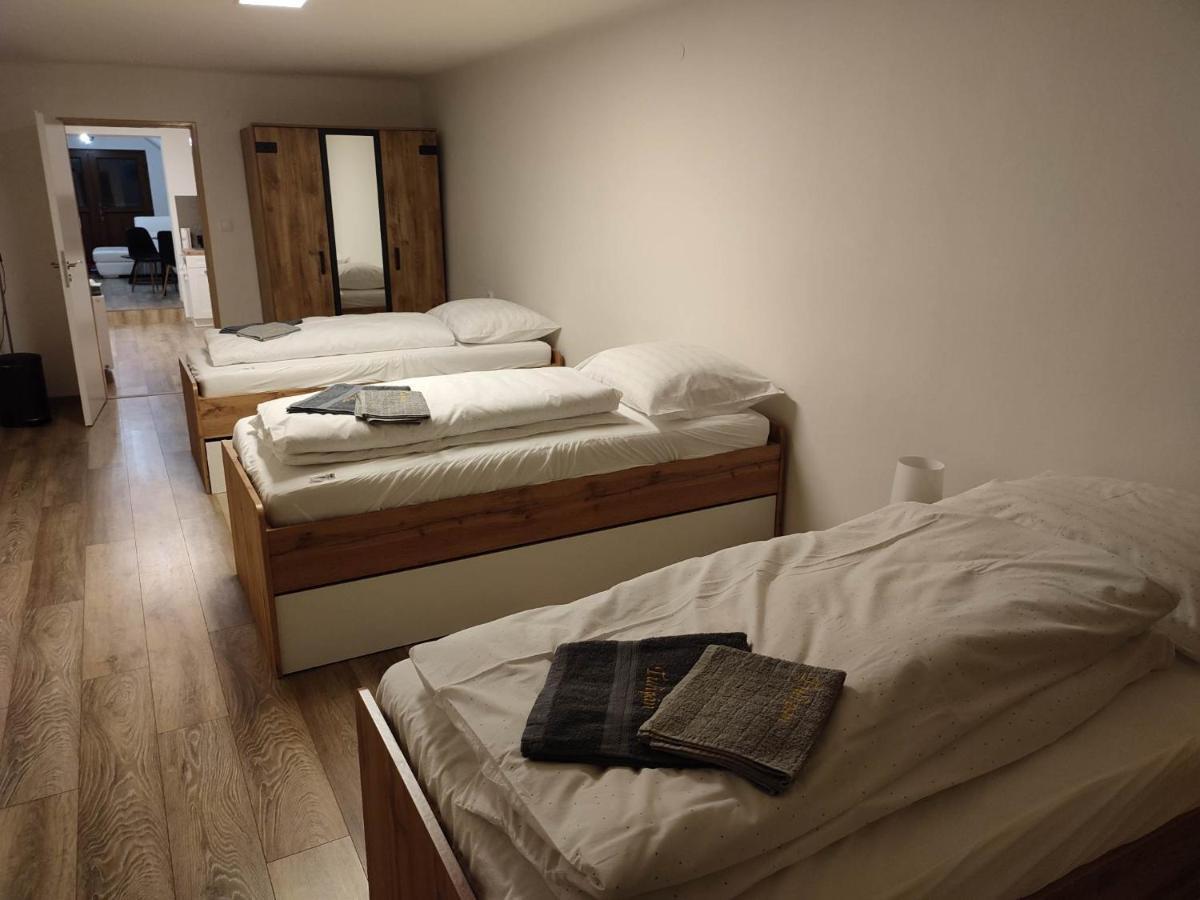 Apartman Tulipan Hnusta Exterior foto